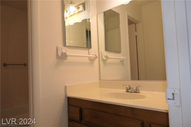 3335 Racquet Street, Las Vegas, NV 89121