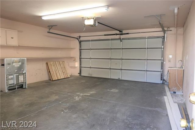 3335 Racquet Street, Las Vegas, NV 89121