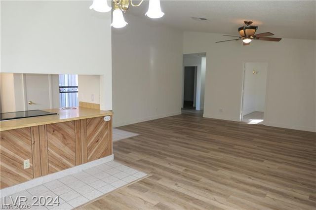3335 Racquet Street, Las Vegas, NV 89121