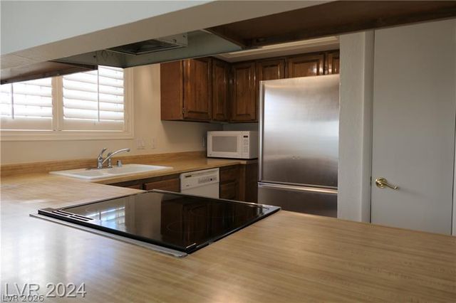 3335 Racquet Street, Las Vegas, NV 89121