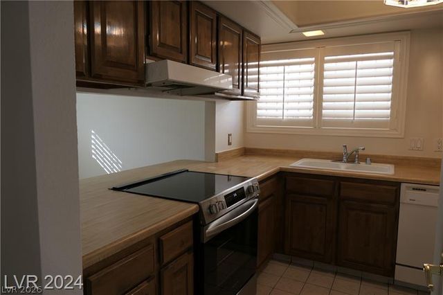 3335 Racquet Street, Las Vegas, NV 89121