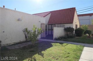 3335 Racquet Street, Las Vegas, NV 89121
