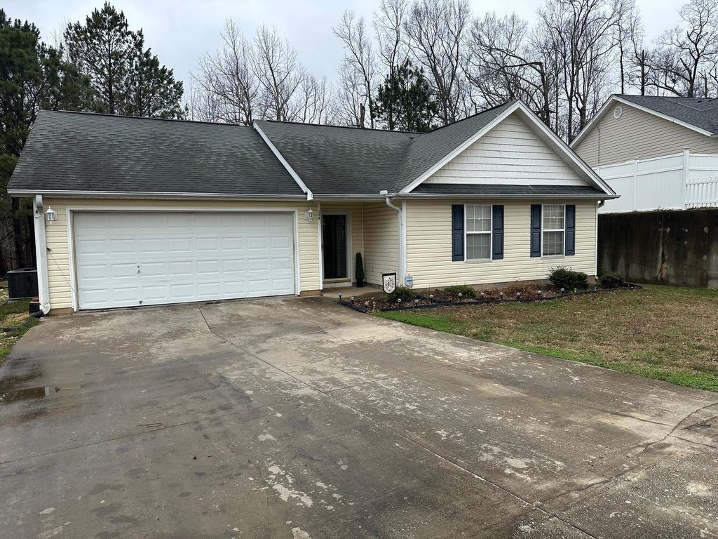 258 Chateau Street, Boiling Springs, SC 29316