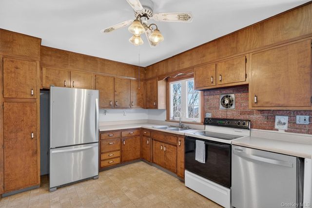 34 Lindy Drive, Carmel, NY 10512