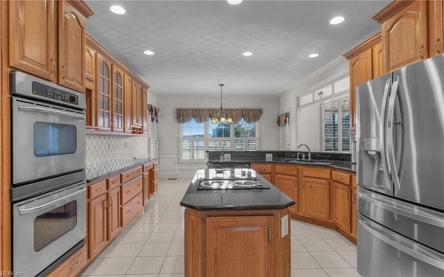 1621 Water View CIR, Chesapeake, VA 23322