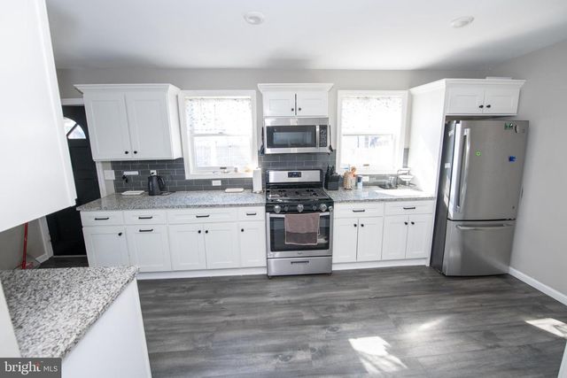 802 W FRONT ST, Florence, NJ 08518