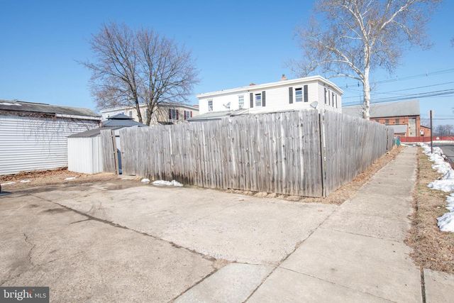 802 W FRONT ST, Florence, NJ 08518