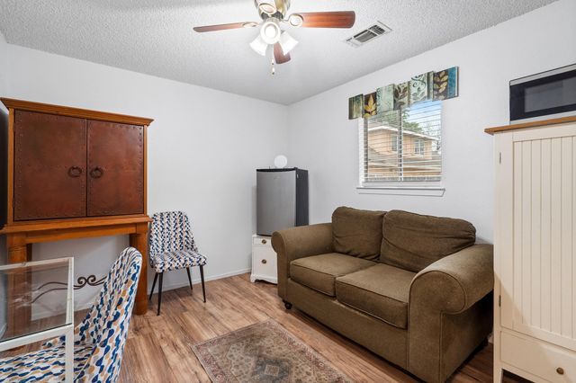 300 E Ivy Street, Hanford, CA 93230