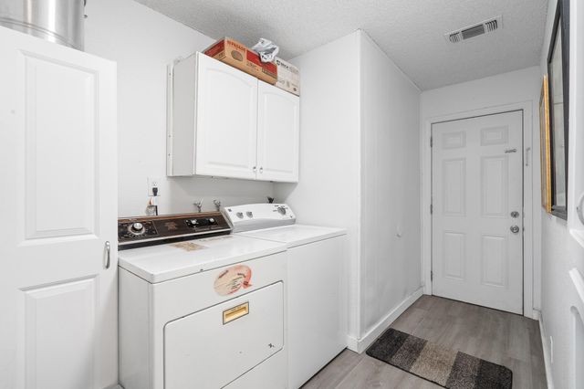 300 E Ivy Street, Hanford, CA 93230