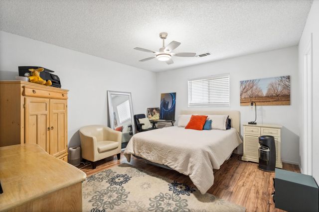 300 E Ivy Street, Hanford, CA 93230