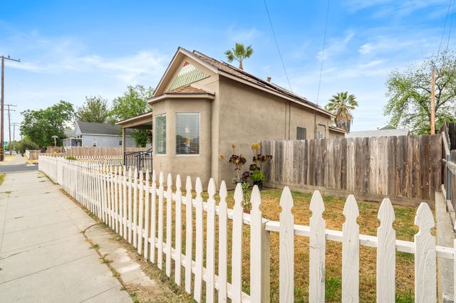 300 E Ivy Street, Hanford, CA 93230