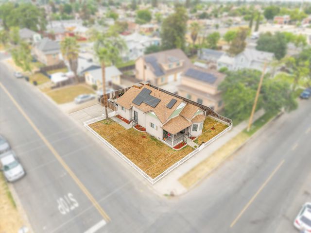 300 E Ivy Street, Hanford, CA 93230