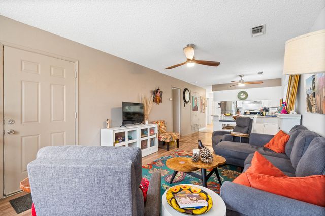 300 E Ivy Street, Hanford, CA 93230