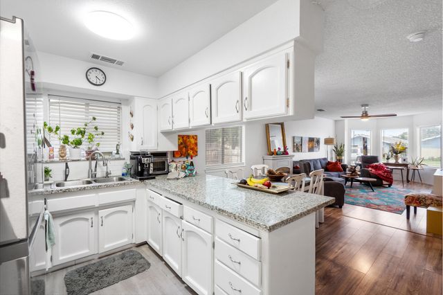 300 E Ivy Street, Hanford, CA 93230