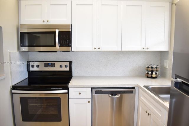 8861 Sunrise Lakes Blvd 305, Sunrise, FL 33322