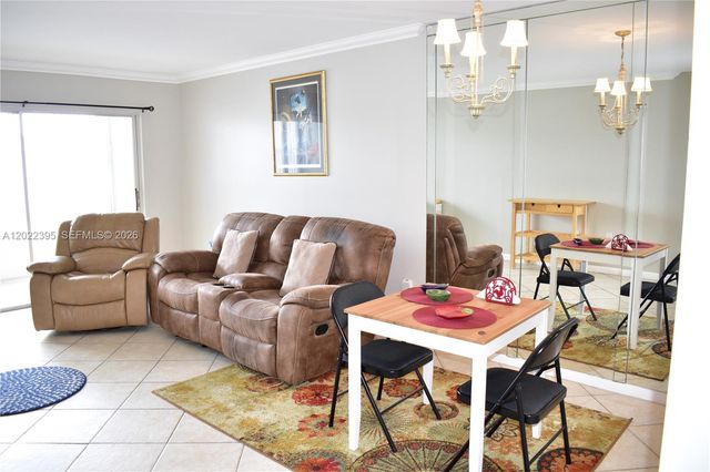 8861 Sunrise Lakes Blvd 305, Sunrise, FL 33322
