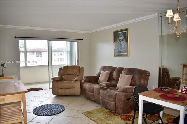 8861 Sunrise Lakes Blvd 305, Sunrise, FL 33322
