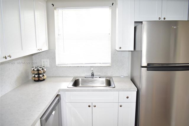 8861 Sunrise Lakes Blvd 305, Sunrise, FL 33322