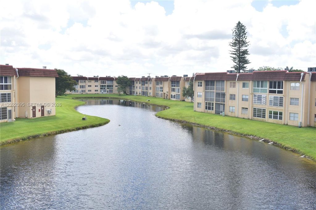 8861 Sunrise Lakes Blvd 305, Sunrise, FL 33322