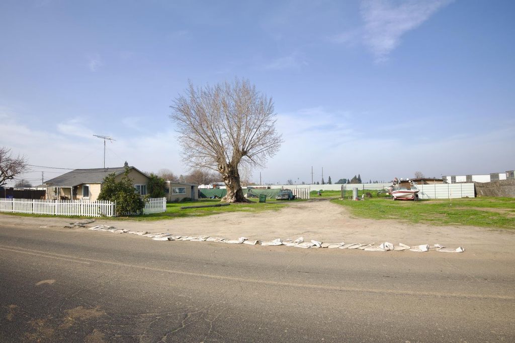 218 E Greenway Ave, Turlock, CA 95380
