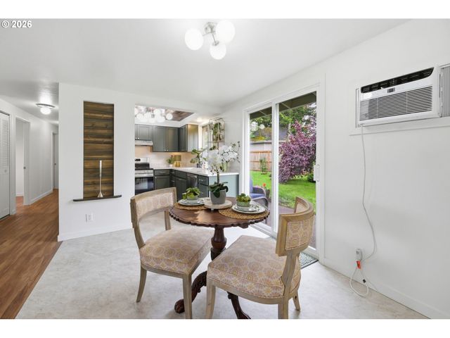 823 W QUINALT St, Springfield, OR 97477