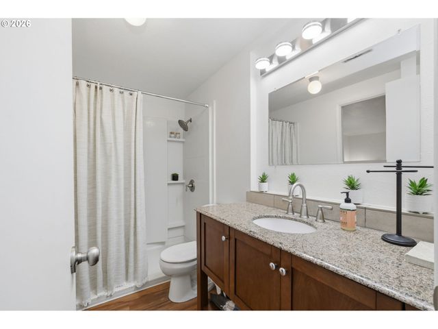 823 W QUINALT St, Springfield, OR 97477