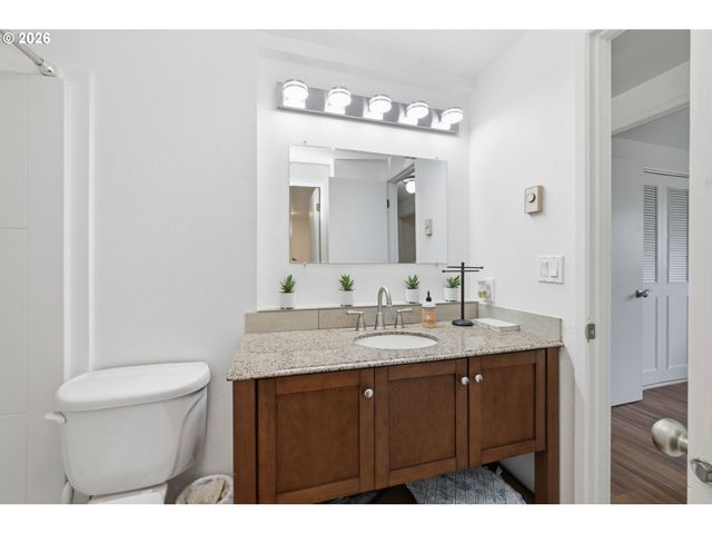 823 W QUINALT St, Springfield, OR 97477