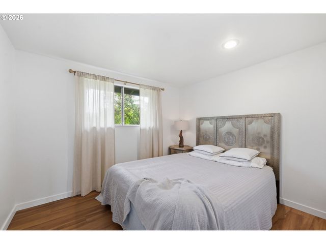 823 W QUINALT St, Springfield, OR 97477