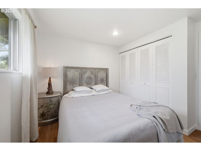 823 W QUINALT St, Springfield, OR 97477