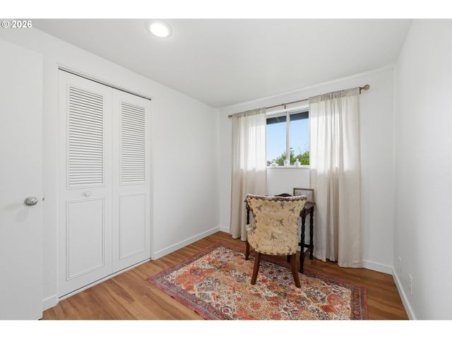 823 W QUINALT St, Springfield, OR 97477