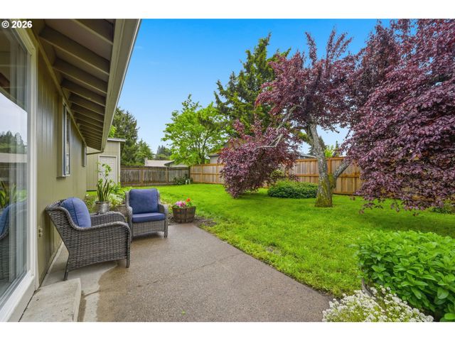 823 W QUINALT St, Springfield, OR 97477