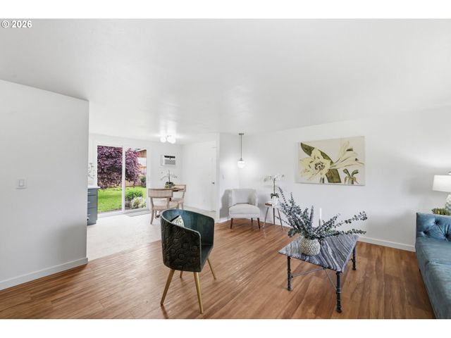 823 W QUINALT St, Springfield, OR 97477