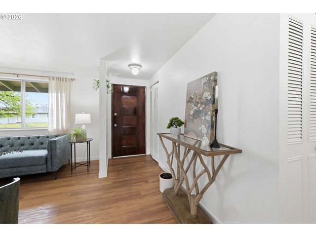 823 W QUINALT St, Springfield, OR 97477