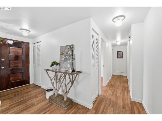 823 W QUINALT St, Springfield, OR 97477