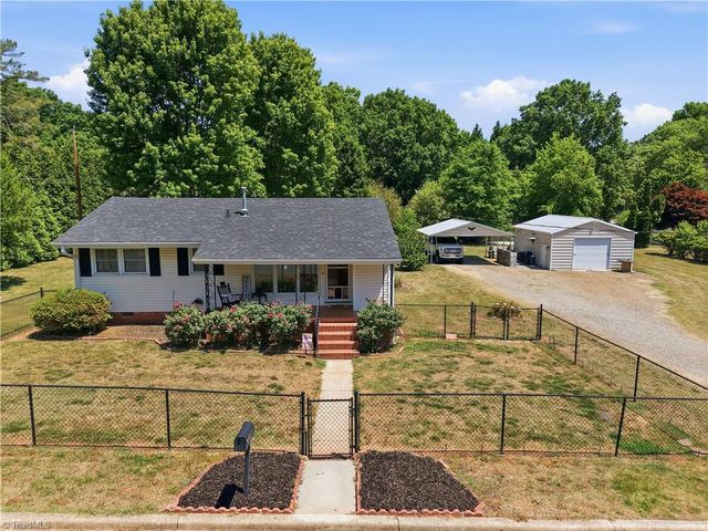 1007 Jackson Street, Mayodan, NC 27027