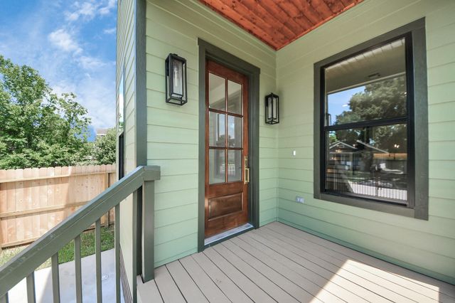 4541 Walker St, Houston, TX 77023