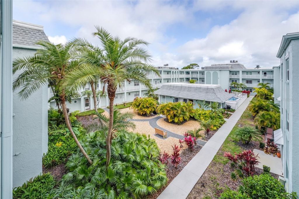 Image 36 of property listing at 1706 BELLEAIR FOREST DRIVE 336, Belleair, FL 33756