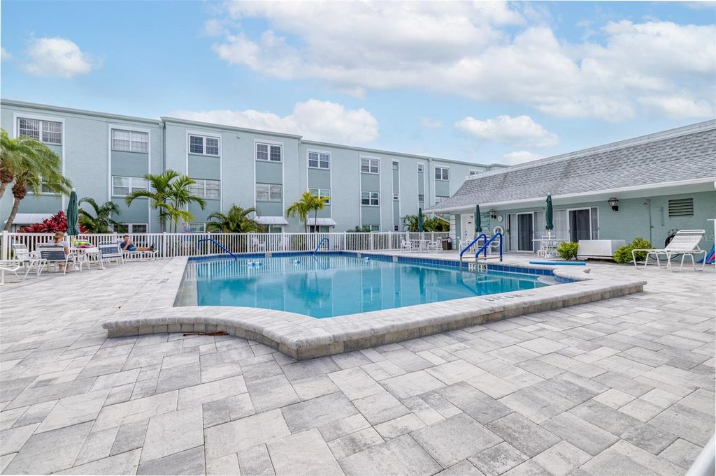 Image 38 of property listing at 1706 BELLEAIR FOREST DRIVE 336, Belleair, FL 33756