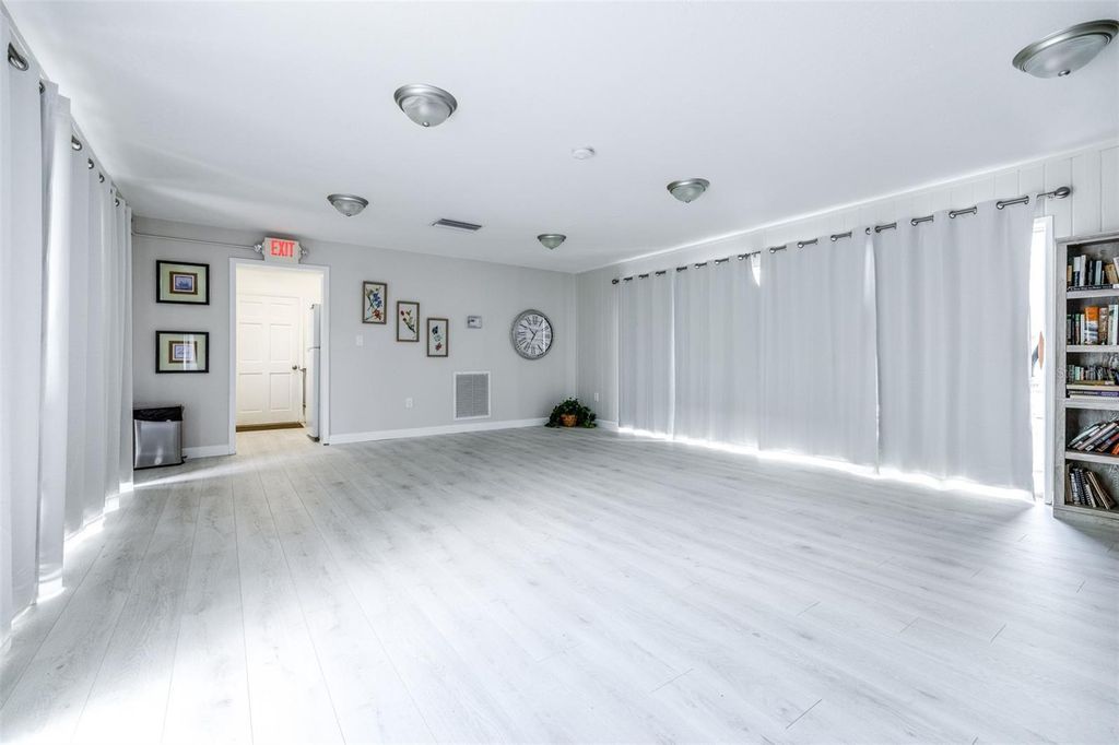 Image 40 of property listing at 1706 BELLEAIR FOREST DRIVE 336, Belleair, FL 33756