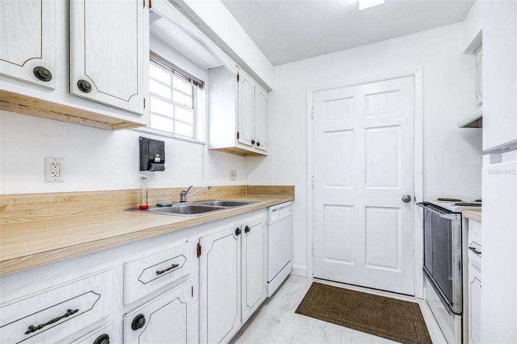 Image 42 of property listing at 1706 BELLEAIR FOREST DRIVE 336, Belleair, FL 33756