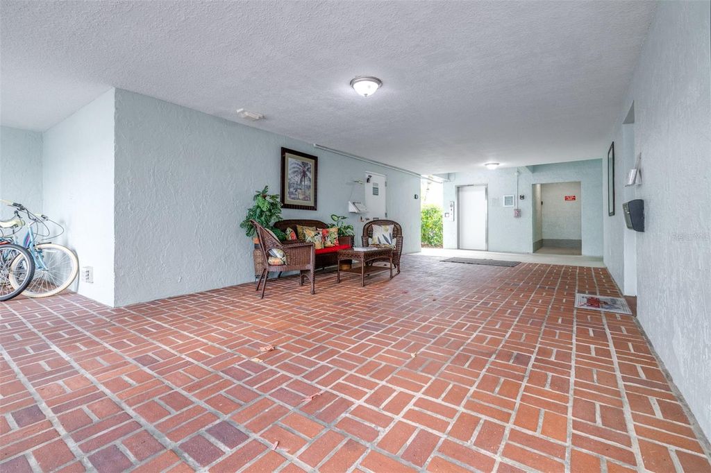Image 50 of property listing at 1706 BELLEAIR FOREST DRIVE 336, Belleair, FL 33756