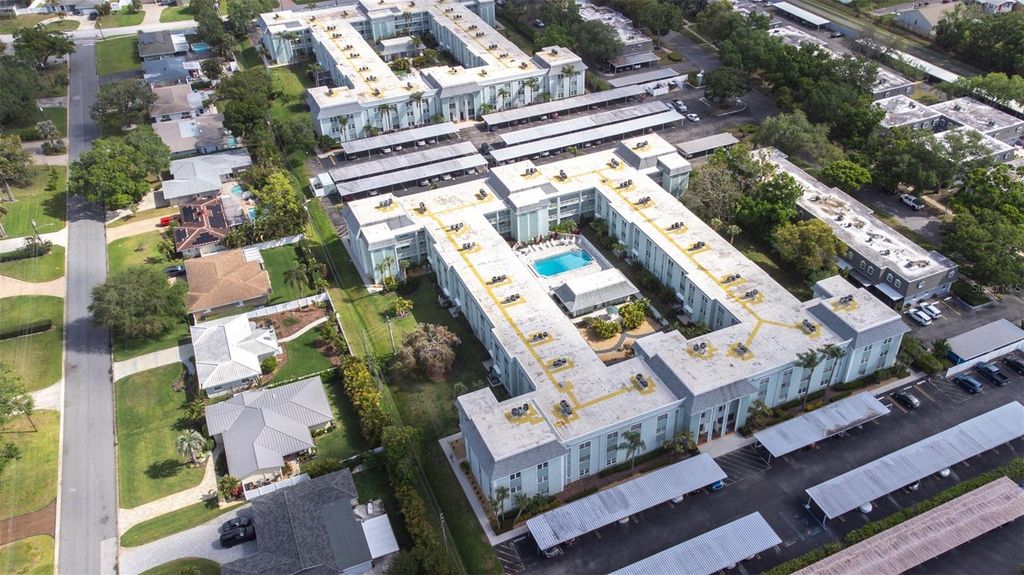 Image 61 of property listing at 1706 BELLEAIR FOREST DRIVE 336, Belleair, FL 33756