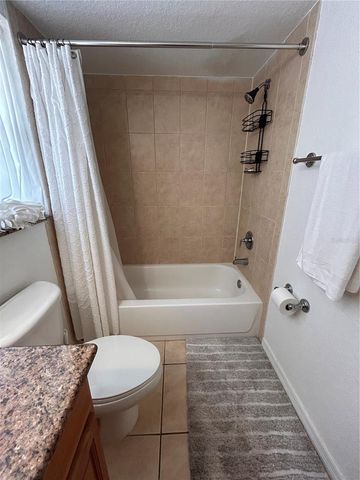 972 LA COSTA CIRCLE 3, Sarasota, FL 34237