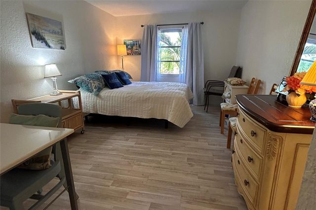 972 LA COSTA CIRCLE 3, Sarasota, FL 34237
