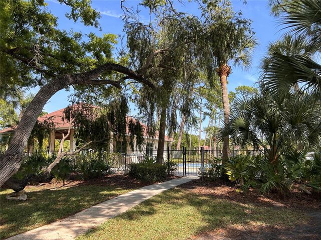 972 LA COSTA CIRCLE 3, Sarasota, FL 34237