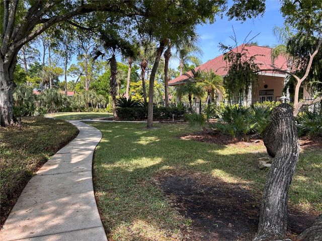 972 LA COSTA CIRCLE 3, Sarasota, FL 34237