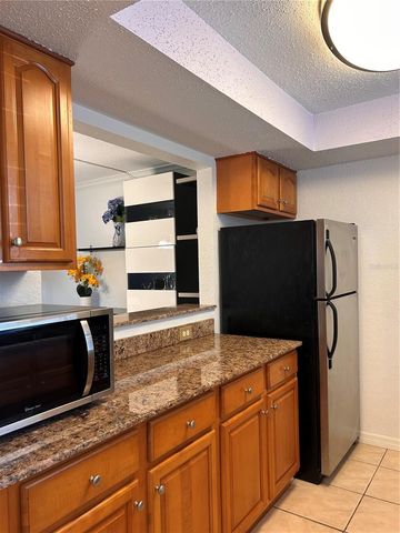 972 LA COSTA CIRCLE 3, Sarasota, FL 34237
