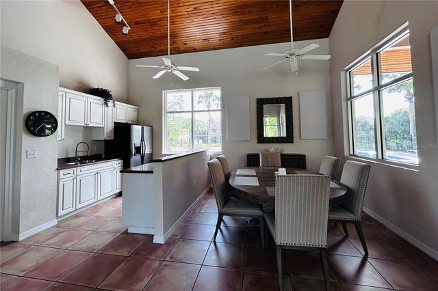 972 LA COSTA CIRCLE 3, Sarasota, FL 34237