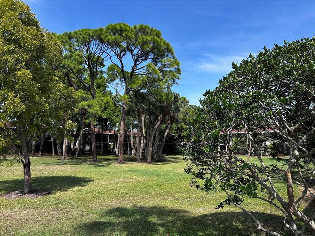 972 LA COSTA CIRCLE 3, Sarasota, FL 34237