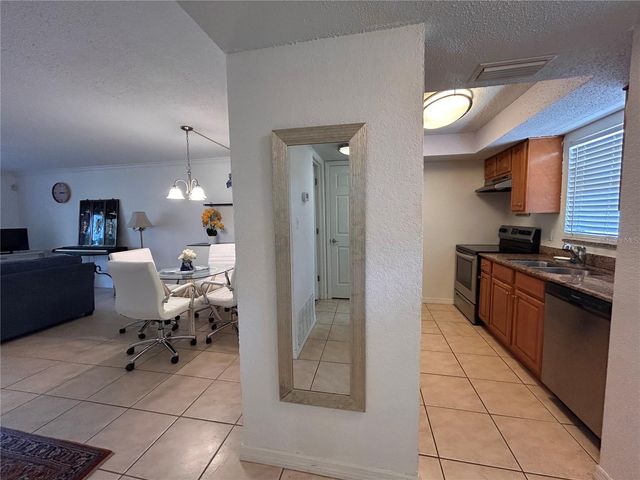 972 LA COSTA CIRCLE 3, Sarasota, FL 34237